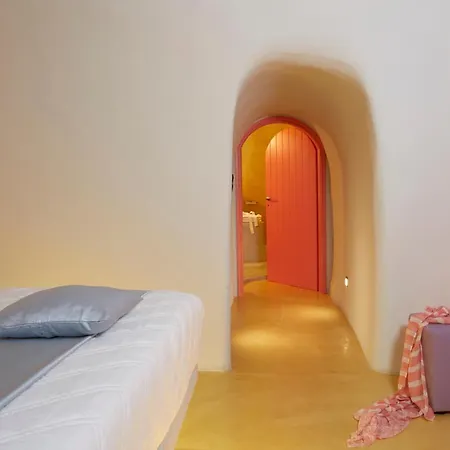 Cliff Suites Fira (Santorini)