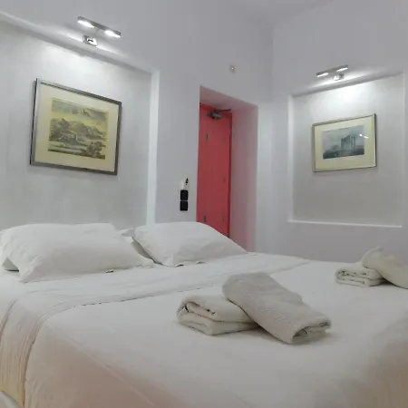Cliff Suites Fira (Santorini)
