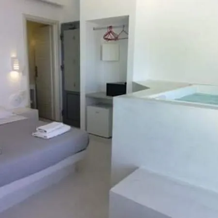 Cliff Suites Fira (Santorini)