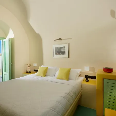 Cliff Suites Apartmán