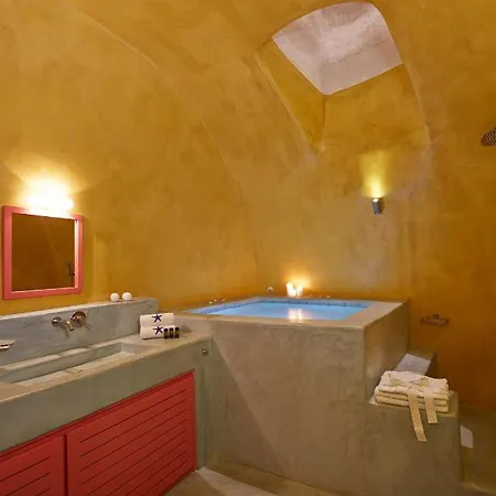 Cliff Suites Fira (Santorini)