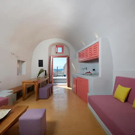 Cliff Suites Apartmán