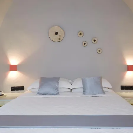 Cliff Suites Apartmán