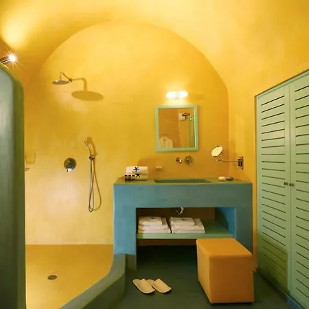 Cliff Suites Fira (Santorini)